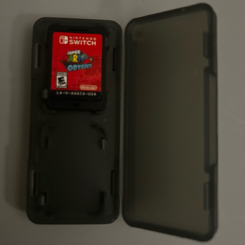 Super Mario Odyssey - Nintendo Switch - 4 Slot Case